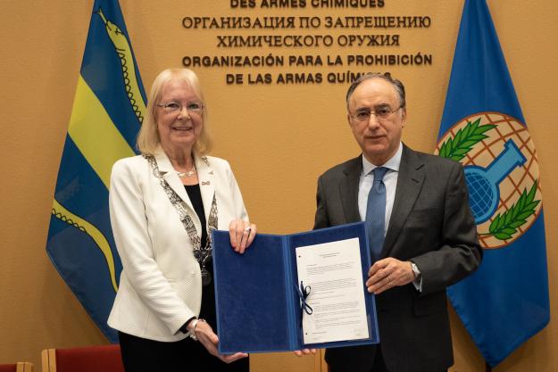 The Director-General of the Organisation for the Prohibition of Chemical Weapons (OPCW), H.E. Mr Fernando Arias, and the Mayor of Pijnacker-Nootdorp, H.E. Ms Francisca Ravestein, signed an agreement today to provide land for the construction of a new OPCW Centre for Chemistry and Technology