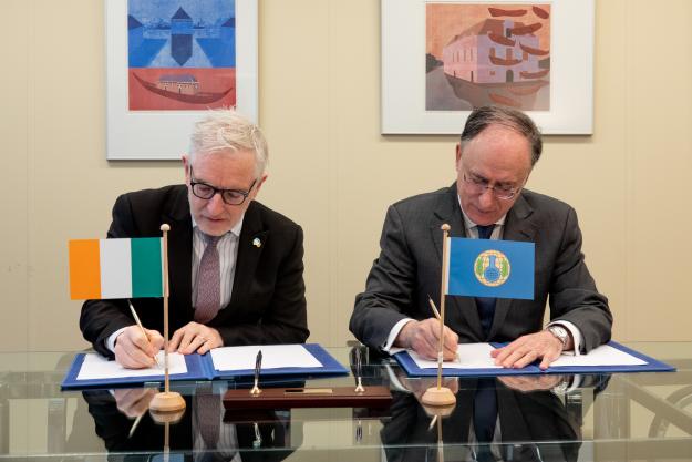 OPCW Director-General, H.E. Mr Fernando Arias, and the Permanent Representative of Ireland to the OPCW, H.E. Ambassador Kevin Kelly.