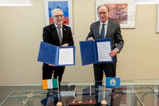 PCW Director-General, H.E. Mr Fernando Arias, and the Permanent Representative of Ireland to the OPCW, H.E. Ambassador Kevin Kelly.