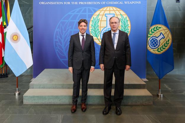 H.E. Ambassador Leopoldo Sahores, Secretary of Foreign Affairs of the Argentine Republic, and Ambassador Fernando Arias, Director-General of the OPCW