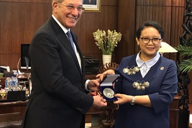OPCW Director-General Ahmet Üzümcü (left) and Minister of Foreign Affairs of the Republic of Indonesia, H.E. Retno L.P. Marsudi.