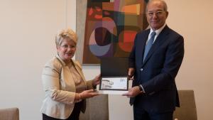 OPCW Director-General Ahmet Üzümcü (right) and H.E. Ms Brândușa Predescu, Permanent Representative of Romania to the OPCW, signed yesterday a Privileges and Immunity Agreement between the OPCW and Romania.