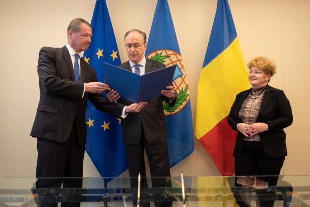 OPCW Director-General, H.E. Mr Fernando Arias, today met with the Permanent Representative of Romania to the OPCW, H.E. Ambassador Brândușa Predescu, on behalf of the current Presidency of the Council of the EU, and with Principal Adviser, European External Action Service, H.E. Ambassador Mika-Markus Leinonen