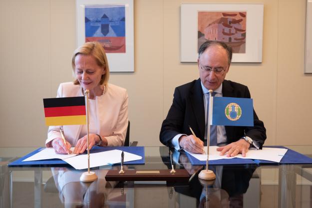 The Director-General of the OPCW, H.E. Mr Fernando Arias, and the Permanent Representative of Germany to the OPCW, H.E. Ambassador Christine Weil