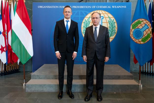 Hungary’s Minister of Foreign Affairs and Trade Visits OPCW
