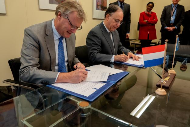 OPCW Director-General, H.E. Mr Fernando Arias, and the Permanent Representative of the Netherlands to the OPCW, H.E. Ambassador Paul van den IJssel