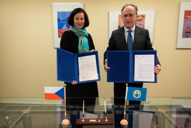 OPCW Director-General, H.E. Mr Fernando Arias, and the Permanent Representative of Czech Republic to the OPCW, H.E. Ambassador Kateřina Sequensová.