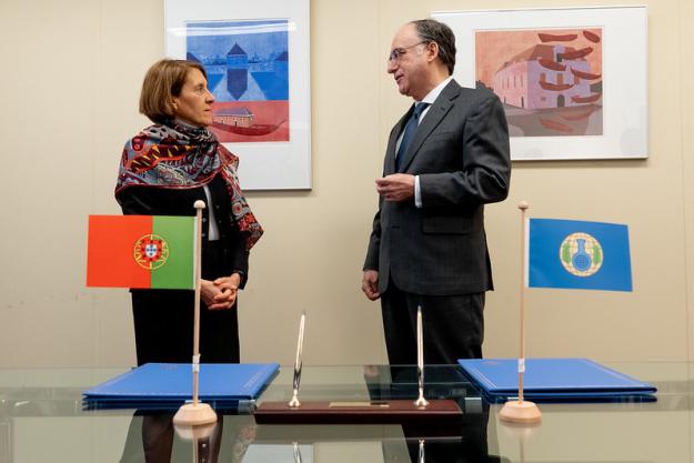 OPCW Director-General, H.E. Mr Fernando Arias, and the Permanent Representative of Portugal to the OPCW, H.E. Ambassador Rosa Batoréu