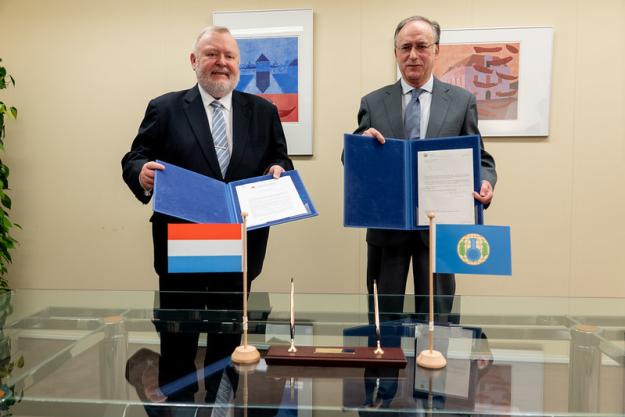 OPCW Director-General, H.E. Mr Fernando Arias, and the Permanent Representative of Luxembourg to the OPCW, H.E. Ambassador Jean-Marc Hoscheit