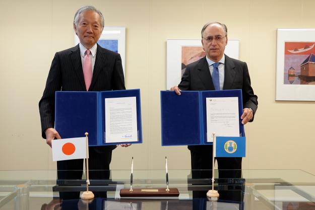 OPCW Director-General of the OPCW, H.E. Mr Fernando Arias, and the Permanent Representative of Japan to the OPCW, H.E. Ambassador Hidehisa Horinouchi