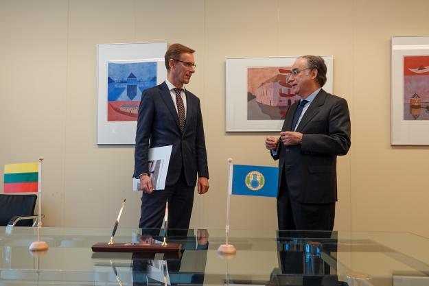 H.E. Ambassador Vidmantas Purlys, Permanent Representative of Lithuania to the OPCW and H.E. Mr Fernando Arias, OPCW Director-General