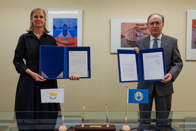H.E. Mrs Frances-Galatia Lanitou, Permanent Representative of Cyprus to the OPCW, and H.E. Mr Fernando Arias, Director-General of the OPCW