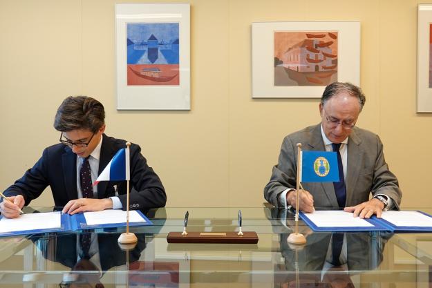 H.E. Mr. Luis Vassy, Permanent Representative of the French Republic to the OPCW, and H.E. Mr Fernando Arias, Director-General of the OPCW