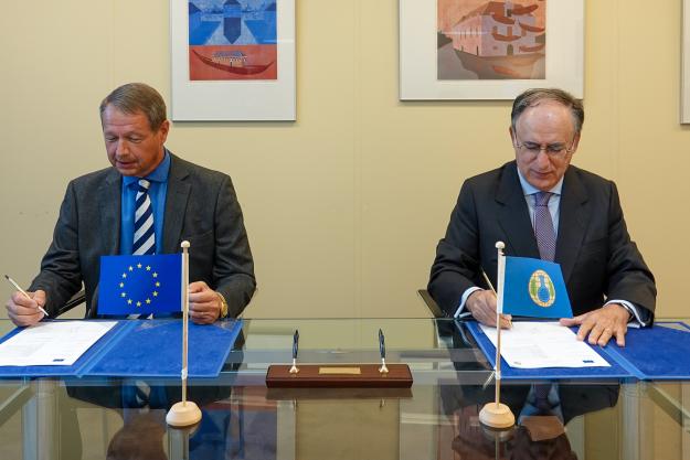 H.E. Ambassador Mika-Markus Leinonen, Principal Adviser, European External Action Service, and H.E. Mr Fernando Arias, Director-General of the OPCW