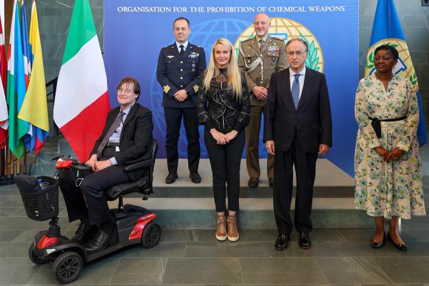 Senator Stefania Pucciarelli, Undersecretary of Defence of the Italian Republic, met with the Ambassador Fernando Arias, Director-General of the Organisation for the Prohibition of Chemical Weapons (OPCW)