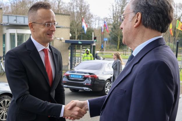 H.E.Mr Péter Szijjártó, Minister of Foreign Affairs and Trade of Hungary, and H.E. Ambassador Fernando Arias, Director-General of the Organisation for the Prohibition of Chemical Weapons (OPCW)