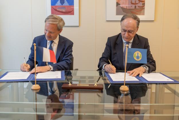 H.E. Mr François Alabrune, Permanent Representation of the French Republic to the OPCW and Ambassador Fernando Arias, OPCW Director General