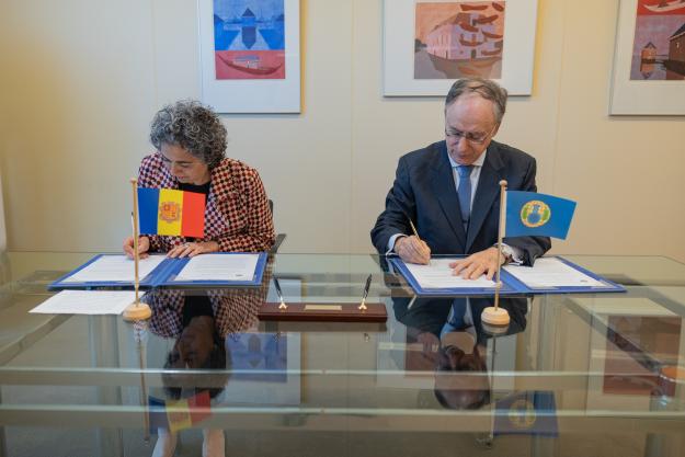 H.E. Mrs Esther Rabasa Grau, Permanent Representative of the Principality of Andorra to the OPCW, and Ambassador Fernando Arias, OPCW Director General