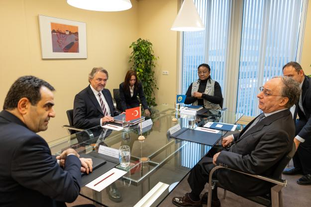 H.E. Mr Basat Öztürk, Director General for OSCE, Arms Control and Disarmament of the Ministry of Foreign Affairs of the Republic of Türkiye, meets with Ambassador Fernando Arias, Director-General of the OPCW, and their respective delegations.