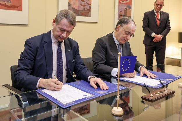 European Union Liaison Officer to The Hague, H.E. Ambassador Mika-Markus Leinonen, and Ambassador Fernando Arias, OPCW Director-General