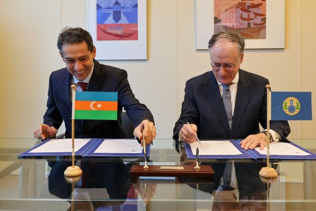 H.E. Mr Rahman Mustafayev, Permanent Representative of Azerbaijan to the OPCW, and Ambassador Fernando Arias, Director-General of the OPCW
