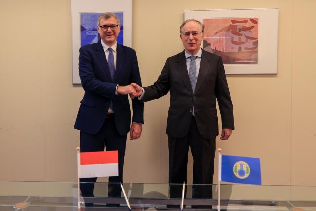 Permanent Representative of Monaco to the OPCW and OPCW Director-General at ceremony formalising Monaco's contributions to OPCW's Trust Fund for Training and Trust Fund for Syria.