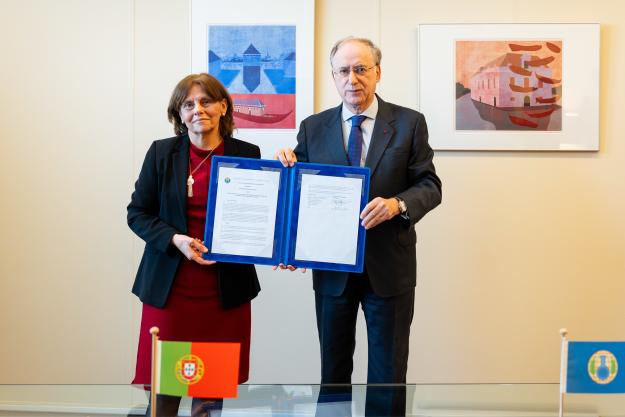 Permanent Representative of the Portuguese Republic to the OPCW, H.E. Ms Clara Nunes dos Santos, and the OPCW Director-General, Ambassador Fernando Arias