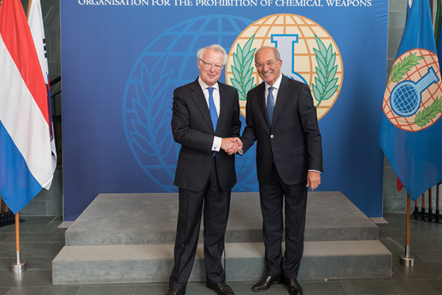 Director-General of the Organisation for the Prohibition of Chemical Weapons (OPCW), Ambassador Ahmet Üzümcü, and the former Mayor of the City of The Hague, H.E. Mr. Jozias van Aartsen