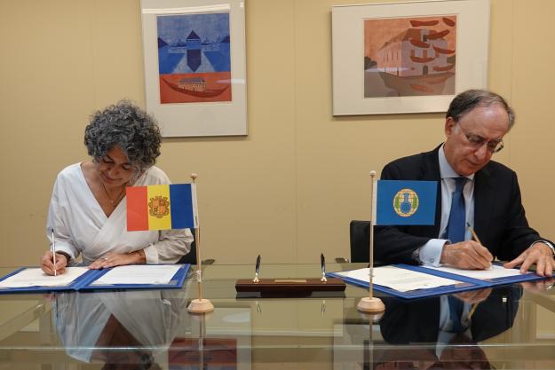 H .E. Ms Esther Rabasa Grau, Permanent Representative of the Principality of Andorra to the OPCW, and Ambassador Fernando Arias, Director-General of the OPCW (photo from OPCW archive)