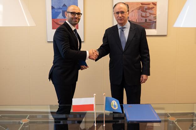 Permanent Representative of Poland to the OPCW, H.E. Mr Marcin Czepelak, and OPCW Director-General, H.E. Mr Fernando Arias