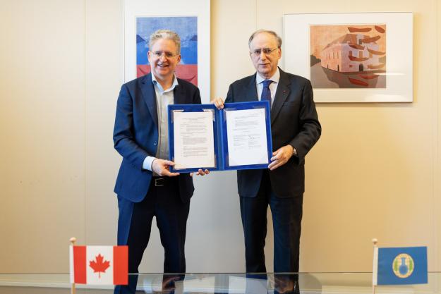 Permanent Representative of Canada to the OPCW, H.E. Mr Hugh Adsett, and the OPCW Director-General, Ambassador Fernando Arias