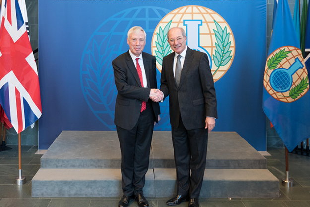 The OPCW Director-General, Ambassador Ahmet Üzümcü, meets the Minister of State for Defence for the United Kingdom of Great Britain and Northern Ireland, the Rt Hon Earl Howe
