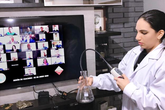 CINQUI chemist conducts a virtual demonstration during an online assistance and protection course for first responders from Latin America and the Caribbean