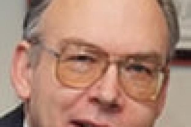 Mr Ian R Kenyon