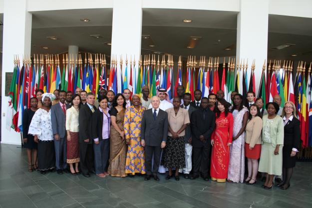 The participants of the Associate Programme 2009 pose with OPCW Director-General on the day of the closing ceremony of this year's programme. 