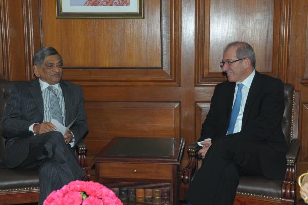 OPCW Director-General H.E. Mr A. Üzümcü (right) with the Minister for External Affairs, H.E. Mr S.M. Krishna