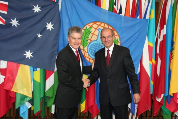 OPCW Director-General, Ambassador Ahmet Üzümcü with the Australian Minister for Defence, Mr Stephen Smith