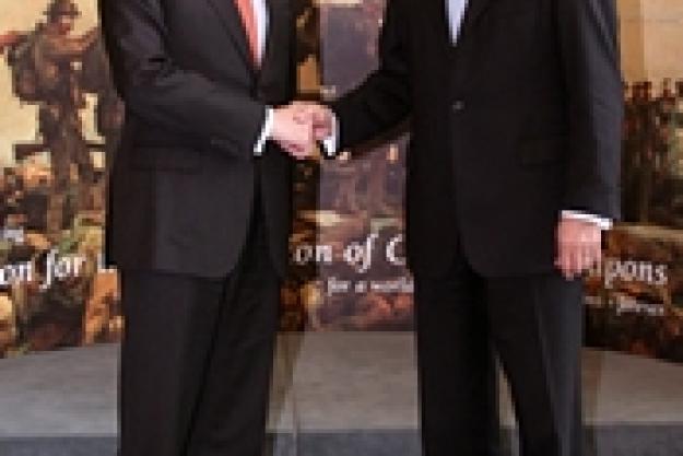 Mayor of The Hague, Mr Jozias van Aartsen (left) and OPCW Director-General Ahmet Üzümcü
