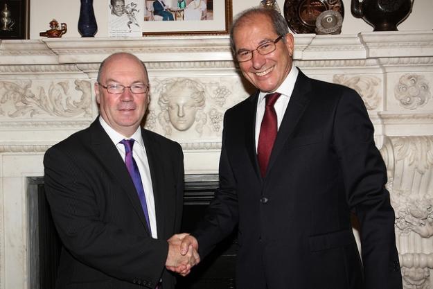 Foreign Office Minister Alistair Burt (left) meeting Ahmet Üzümcü, Director-General of the Organisation for the Prohibition of Chemical Weapons (OPCW) in London, 15 October 2012.