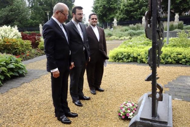 OPCW Director-General, Ahmet Üzümcü (left), Iran’s Permanent Representative to the OPCW, H.E Kazem Gharib Abadi (center), and Mr Kazem Sheikh Forootan, Deputy President of the Islamic Republic of Iran’s Foundation of Martyrs and Veterans Affairs.