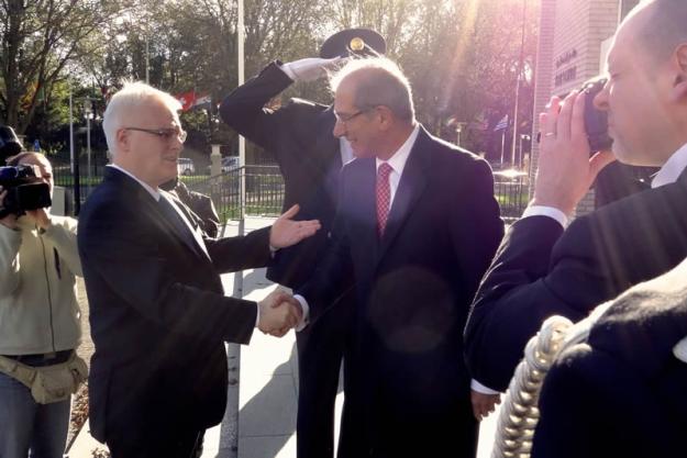 OPCW Director-General Ahmet Üzümcü (right) welcomes Croatian President H.E. Mr Ivo Josipović to the OPCW on 30 October 2013.