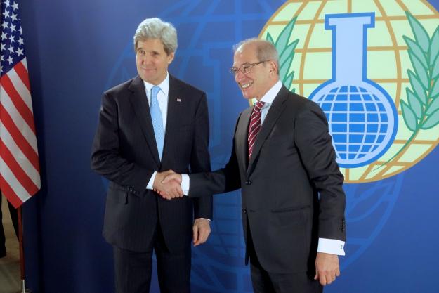 Director-General Ahmet Üzümcü (right) with U.S. Secretary of State John Kerry,