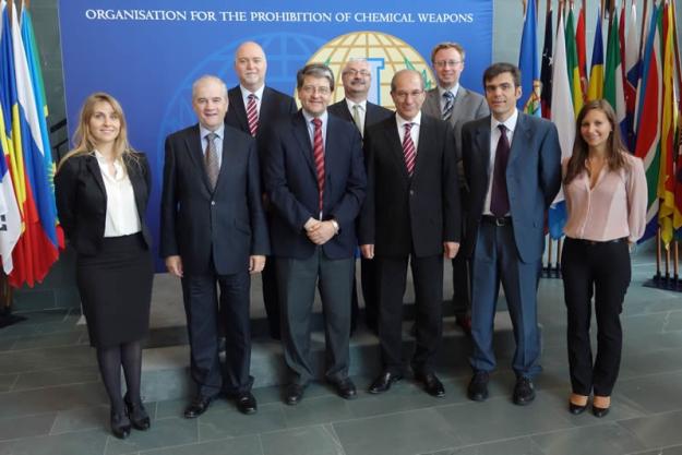 Members of the Parliamentarians for Global Action with OPCW staff.