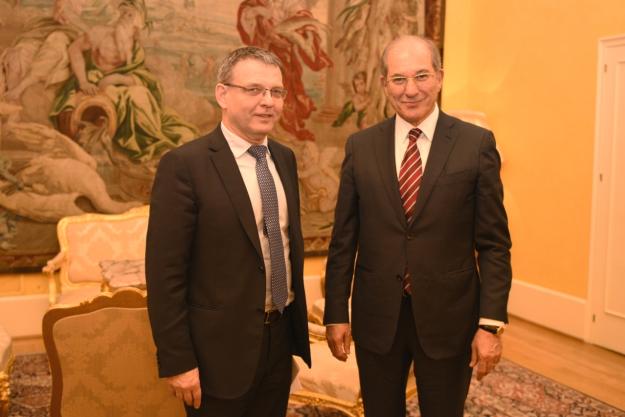 OPCW Director-General Ahmet Üzümcü (right) and the Czech Republic's Minister of Foreign Affairs, Mr Lubomír Zaorálek.