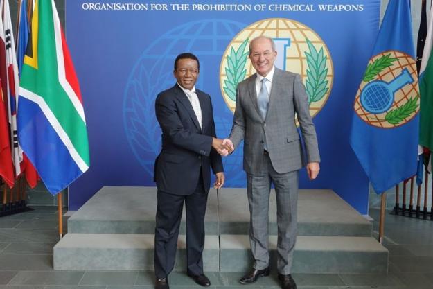 The Director-General of the Department of International Relations and Co-operation of the Republic of South Africa, Ambassador Jerry Matjila (left), with the OPCW Director-General, Ambassador Ahmet Üzümcü.
