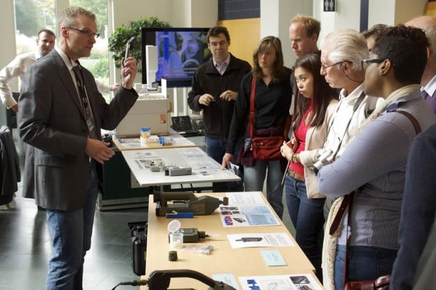 Attendees at the 2015 edition of The Hague International Day learn how inspection equipment works.
