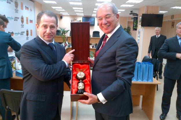 Director-General Ahmet Üzümcü (right) and Mr Mikhail Babich, Envoy of the Russian President for the Volga Federal District