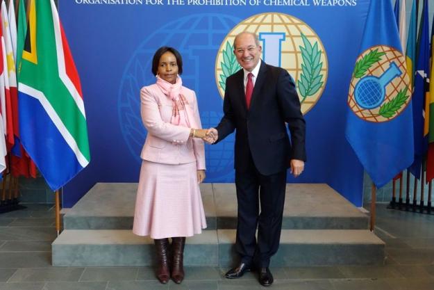Director-General Ahmet Üzümcü and the Minister of International Relations and Cooperation of South Africa, H.E. Ms Maite Nkoana-Mashabane