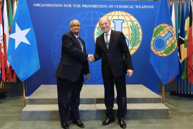 The Minister of Foreign Affairs and Investment Promotion of the Federal Republic of Somalia, H.E. Mr. Abdusalam Hadliyeh Omer, and OPCW Director-General, Ambassador Ahmet Üzümcü.