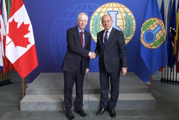 OPCW Director-General Ahmet Üzümcü (right) and Canadian Minister of Foreign Affairs Stéphane Dion